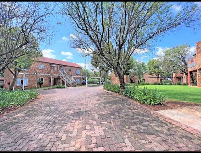 2 BEDROOM APARTMENT FOR SALE IN WILGEHEUWEL